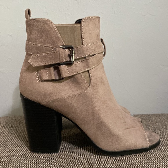 London Rag taupe colored peep toe, suede ankle boots, size 7. - Picture 2 of 13